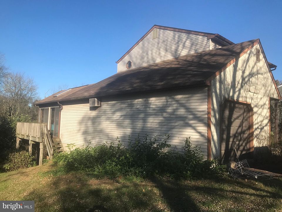 2nd image of 707 Thornberry Dr