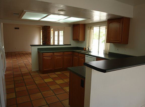 5th image of 2234 E Sunnyside Dr