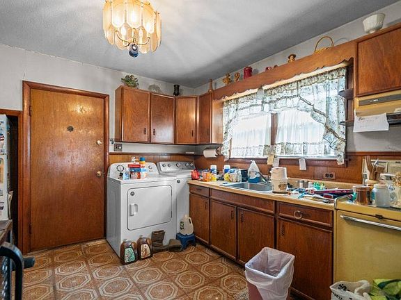 5th image of 103 Elmore Ave