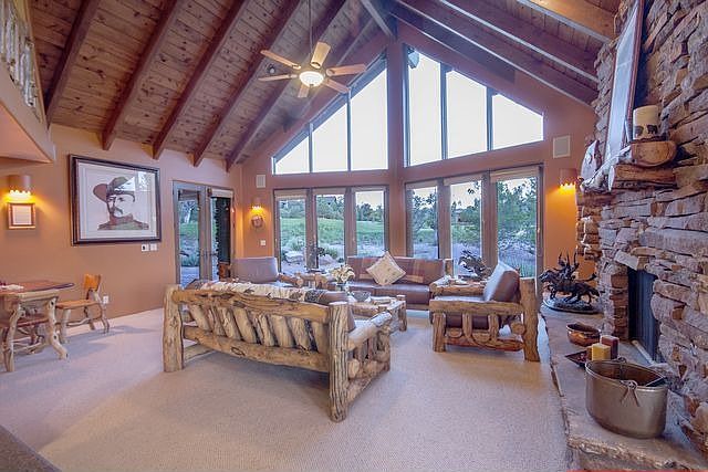 Great Room golf & lake views