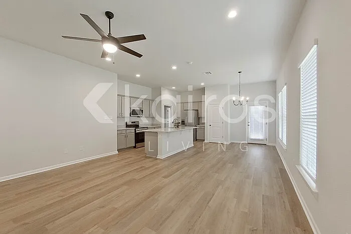 3 bed, 2.0 bath, 1659 sqft, $2,045 — Photo 3