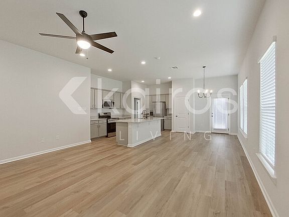 3rd image of 13963 Barrington Ave