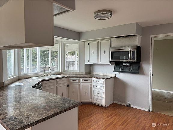 5th image of 111 W Hale Avenue