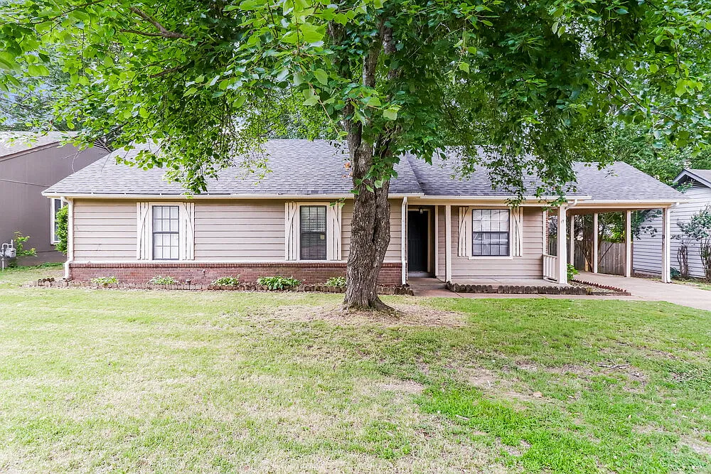3 bed, 2.0 bath, 1334 sqft, $1,630 — Photo 1