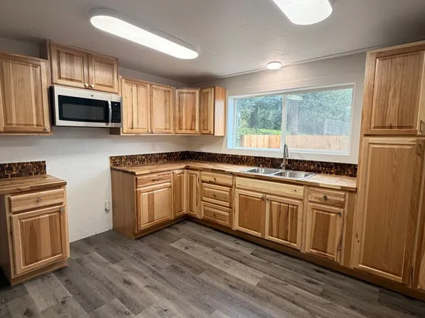 79916 Highway 99 Unit 1, Cottage Grove, OR 97424