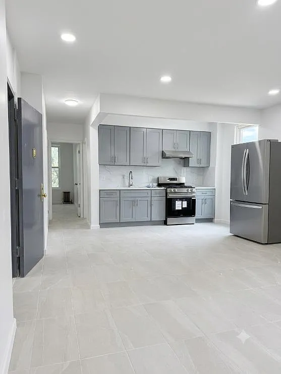 4 bed, 950 sqft, $3,850 — Photo 2