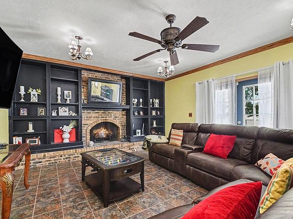 3rd image of 3609 Cortland Dr