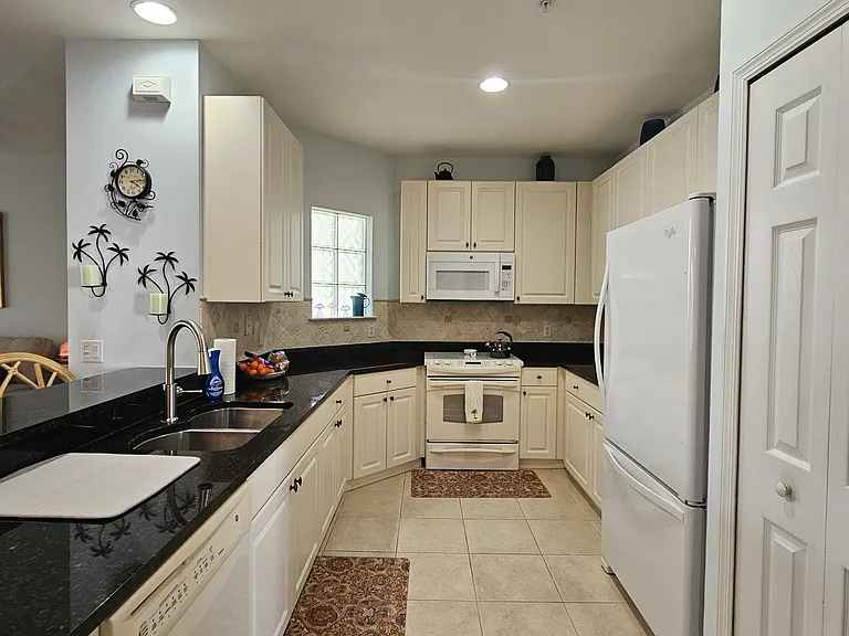 1405 Sweetwater Cv #204 — Photo 8