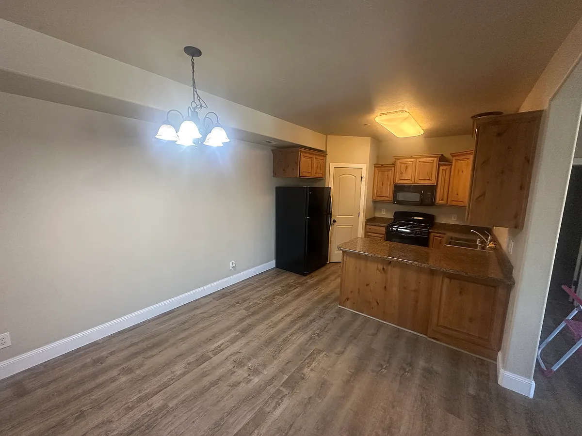 Building Photo - 3635 E Clear Rock Rd #7