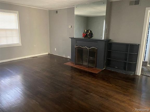 3rd image of 20770 Behrendt Ave