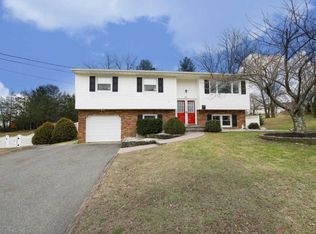 53 Westbrook Rd, Howell, NJ 07731