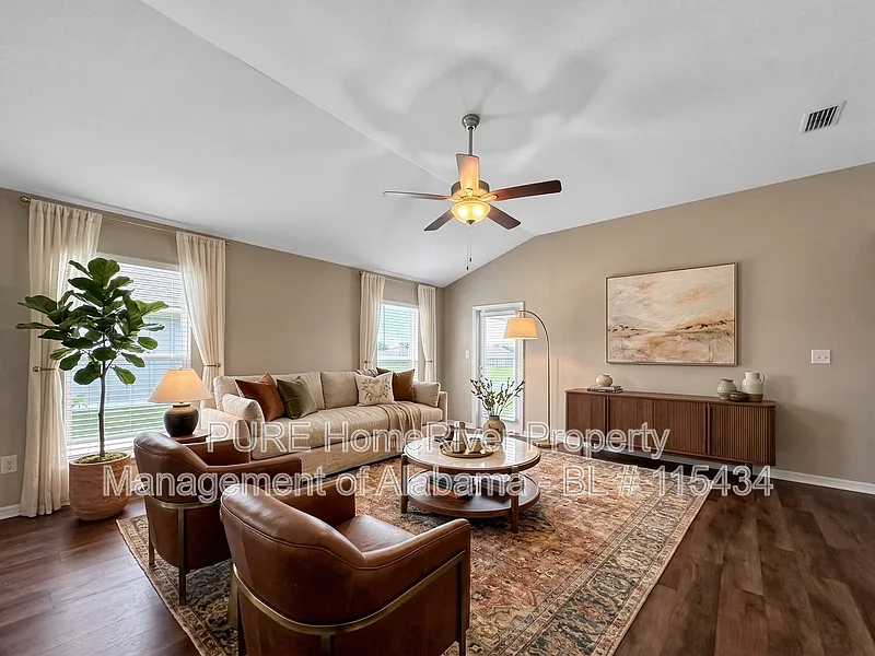 4 bed, 2.0 bath, 1987 sqft, $2,295 — Photo 2