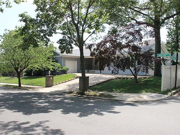 2nd image of 546 Carlton Blvd