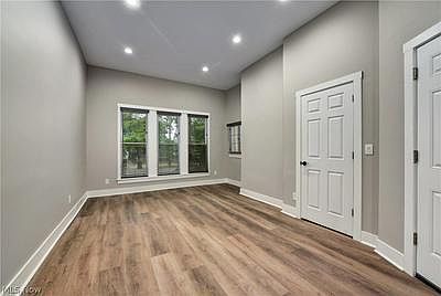 4th image of 6014 Franklin Blvd APT 2