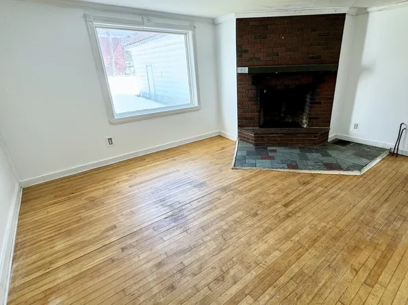 49 Central St APT 3, Northfield, VT 05663