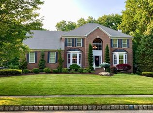 16 Tall Oaks Dr, Monroe Township, NJ 08831