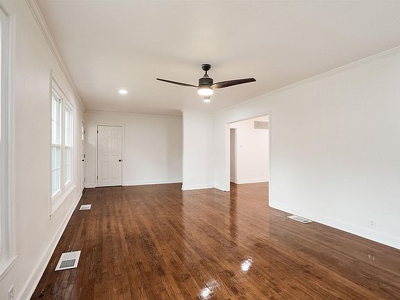 5th image of 3562 Shirlwood Ave