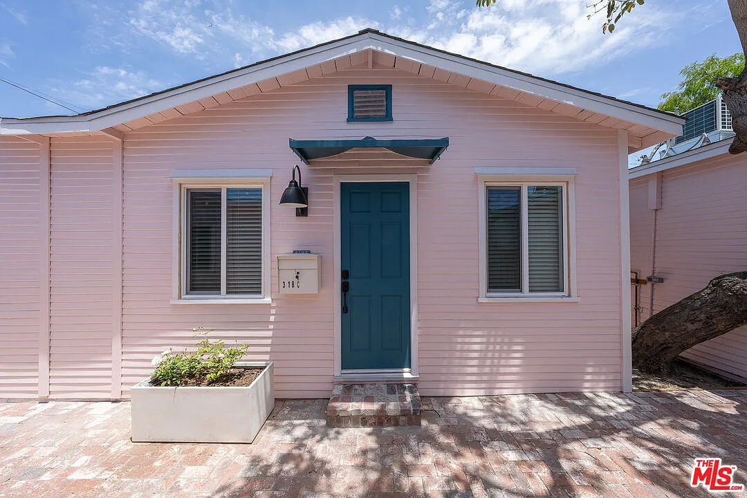 1 bed, 1.0 bath, 500 sqft, $3,600 — Photo 1