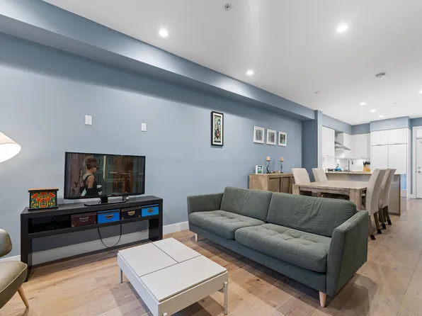 8121 Shaughnessy St, Vancouver, BC V6P 3Y2