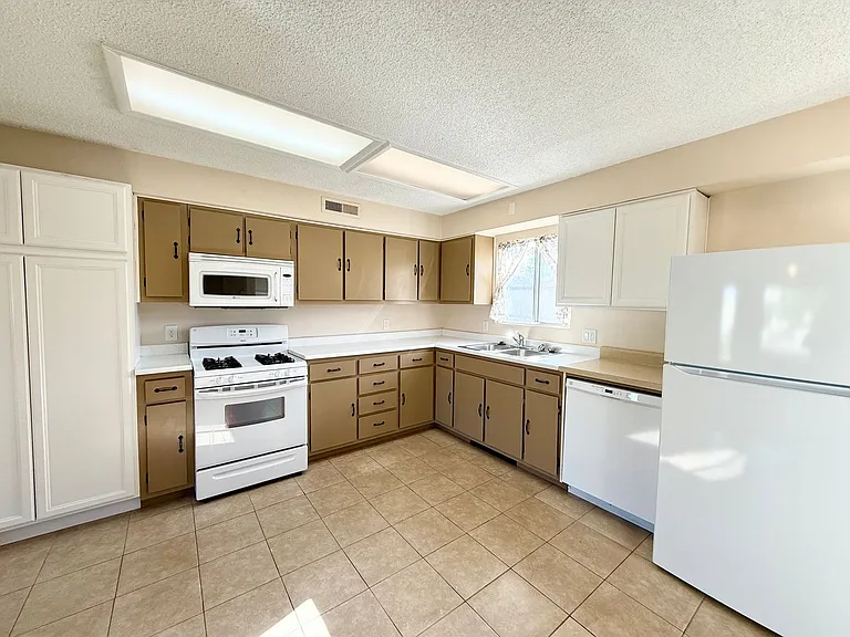 8411 E Sommer Dr — Photo 5