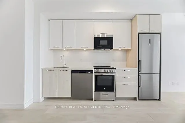 75 James St S #2801 — Photo 10