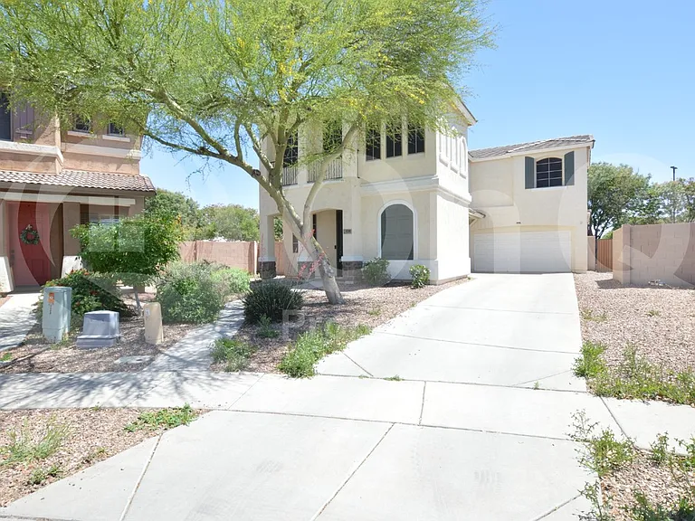 4249 E Santa Fe Ln — Photo 2