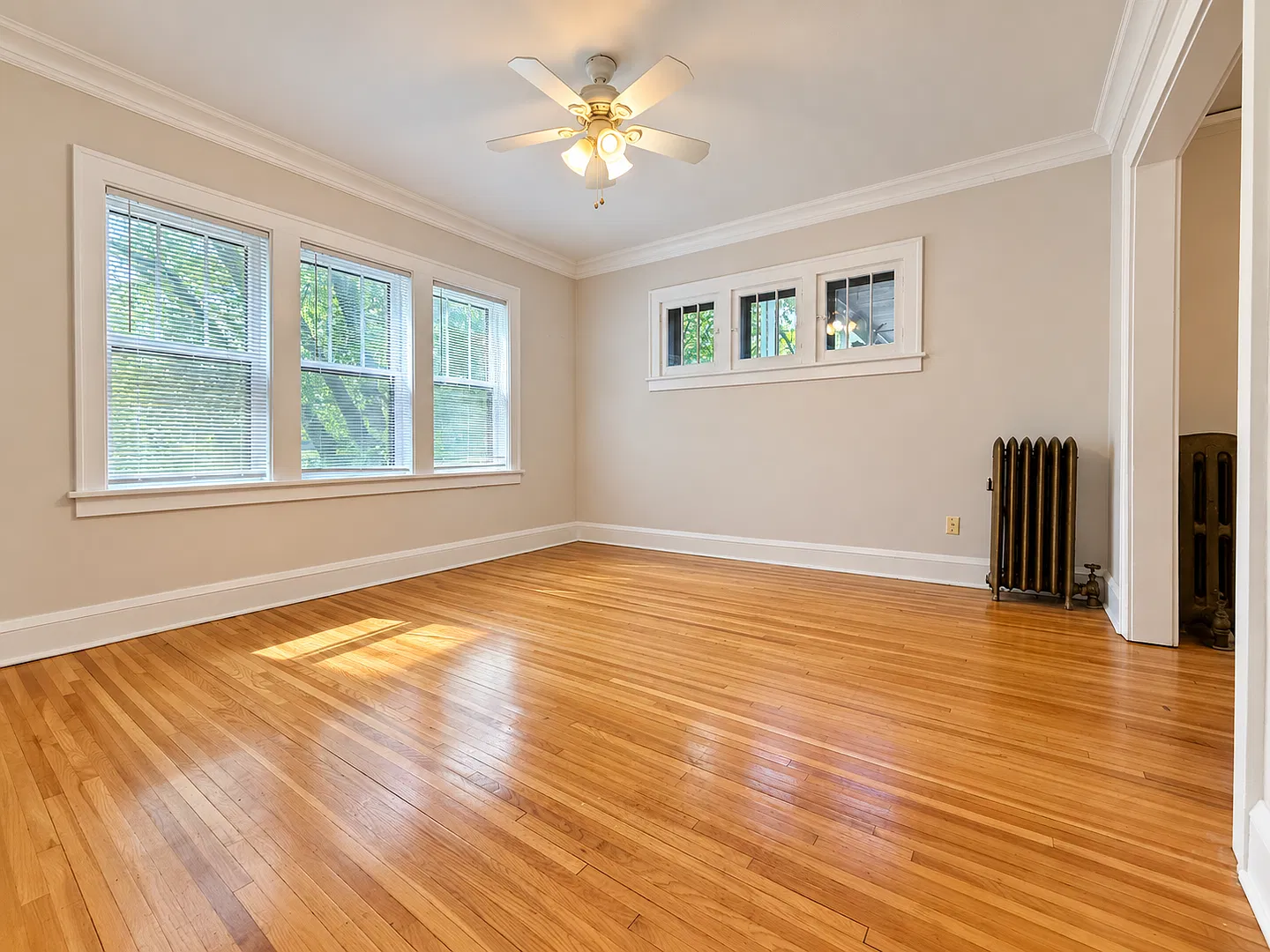 935 Goodrich Ave — Photo 2