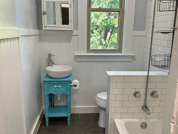 5th image of 4133 Carter Ave #1