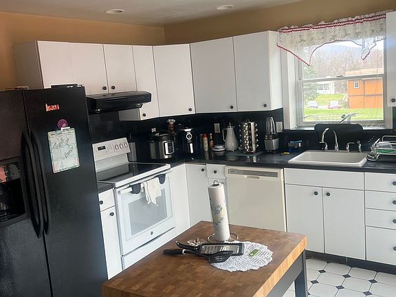 2nd image of 12 Kathy Ct