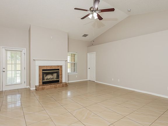 3rd image of 3209 Silverado Cir