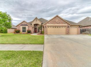 2417 SE 13th St, Moore, OK 73160