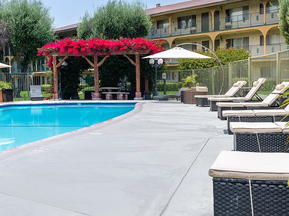 The Medici at South Hills-7-X3
