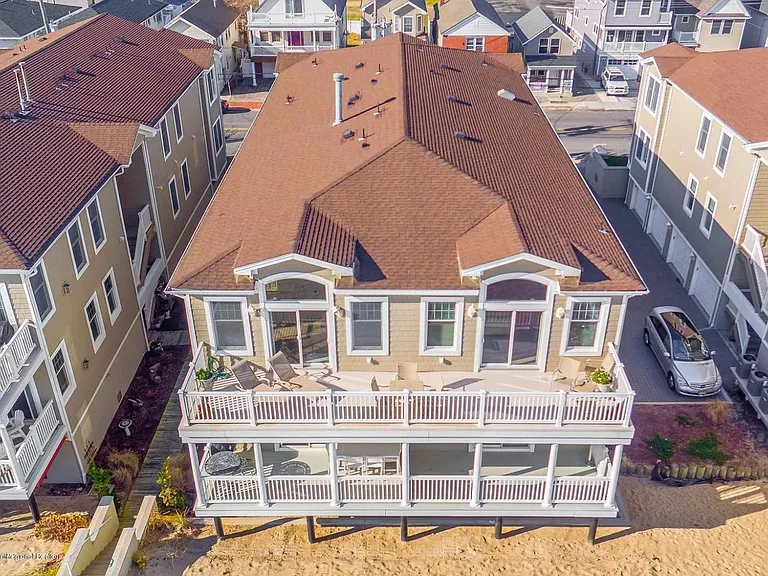 233-3 Beachfront #3 — Photo 4