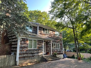 33 Pilgrim Dr, Port Jefferson, NY 11777