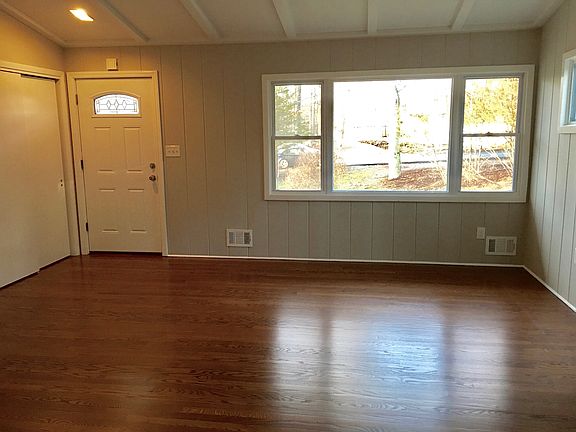 4th image of 21 Tarn Dr