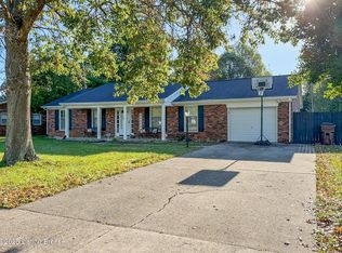 301 Foxtail Rd, Versailles, KY 40383