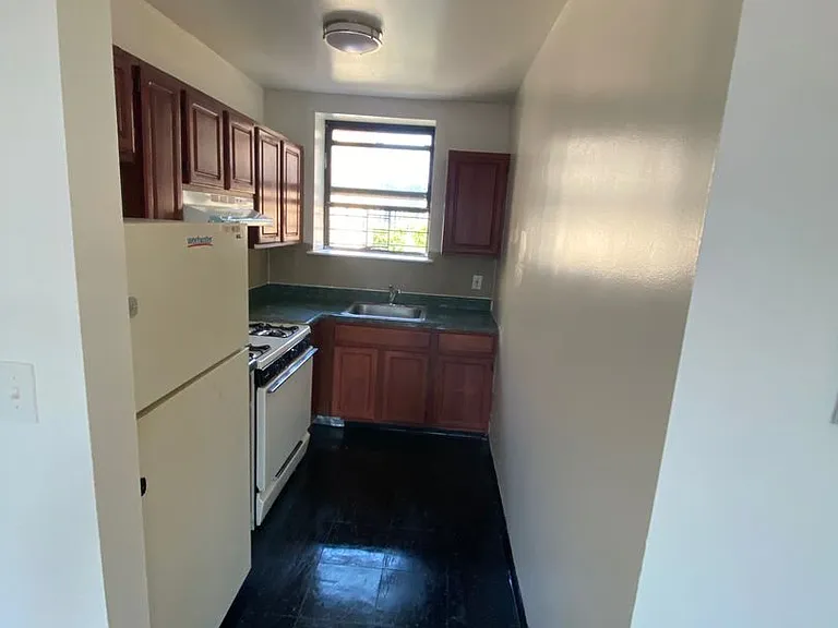 1018 Hoe Ave — Photo 5