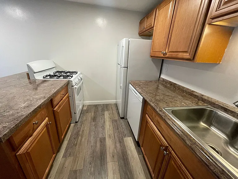 46 W Central Ave — Photo 3