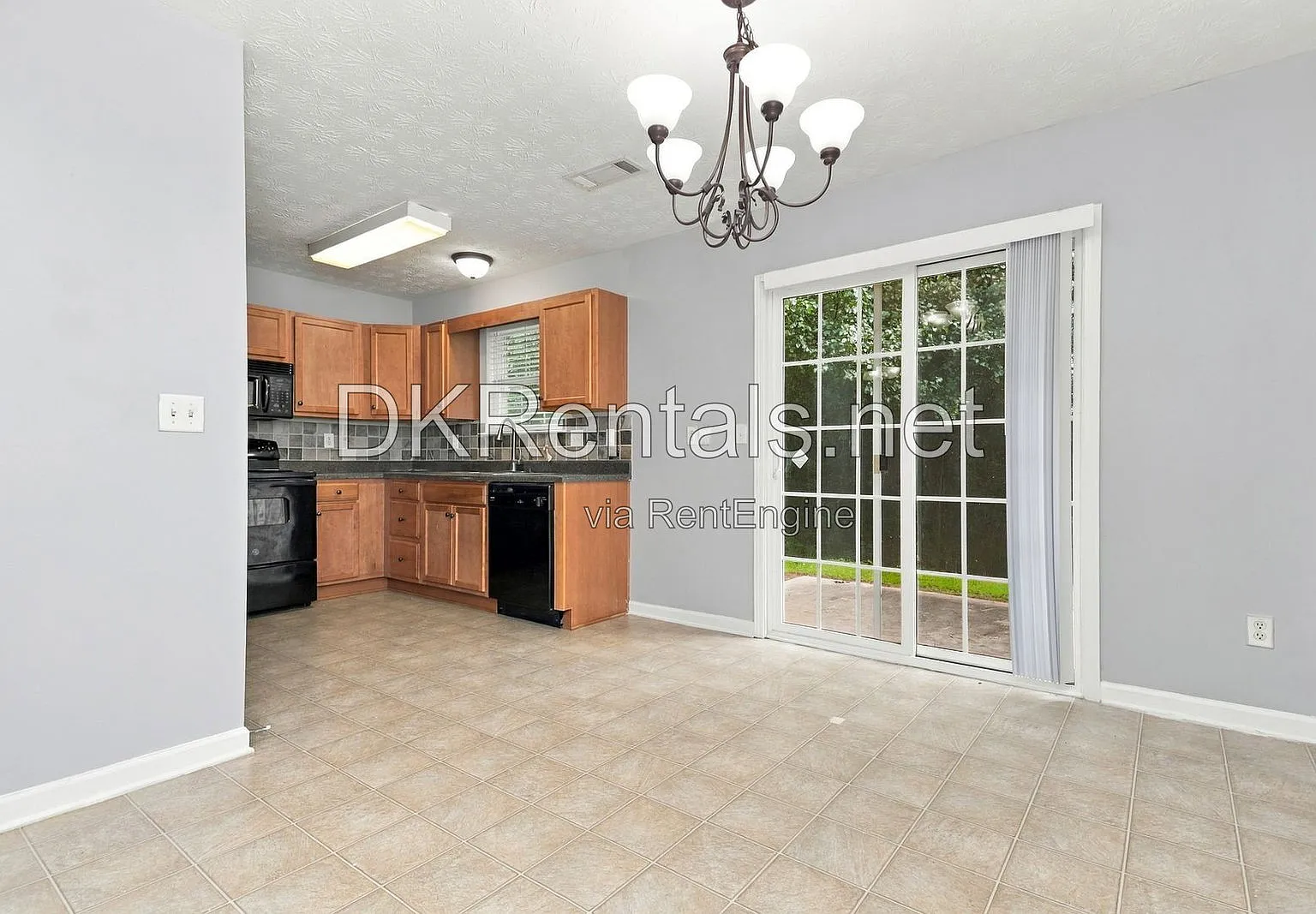 3 bed, 2.5 bath, 1588 sqft, $1,600 — Photo 4