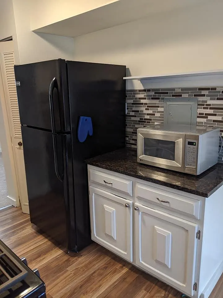2 bed, 1.5 bath, 1100 sqft, $2,500 — Photo 2