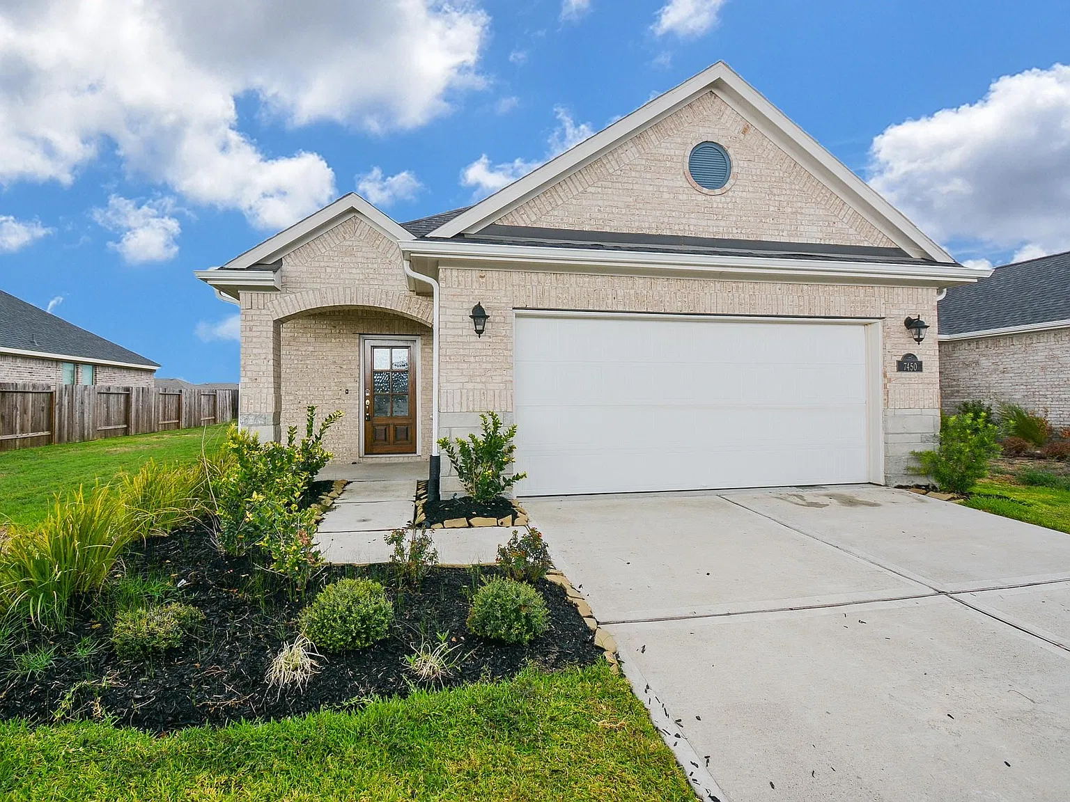 3 bed, 2.0 bath, 1602 sqft, $1,900 — Photo 1