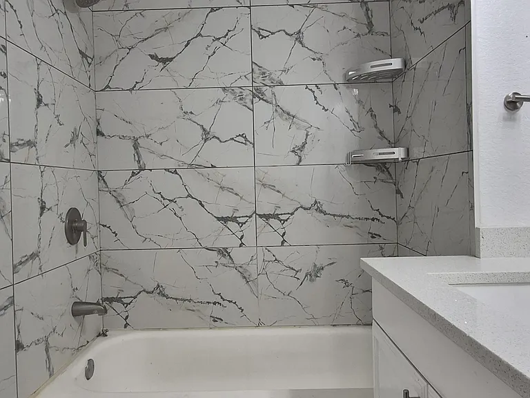 827 Prairie Creek Dr — Photo 3