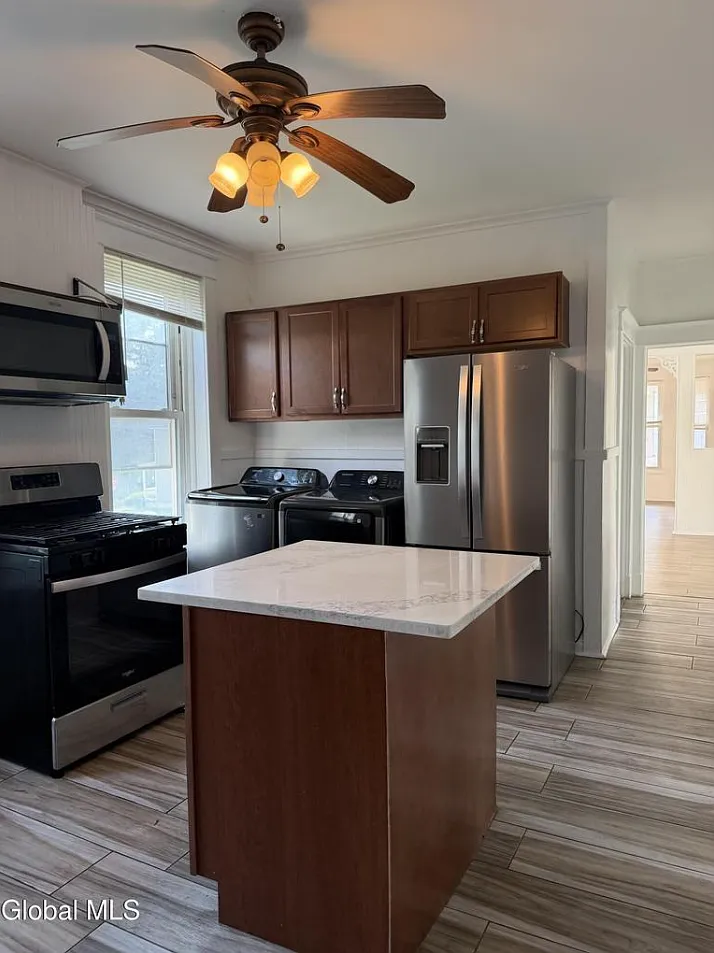 3 bed, 1053 sqft, $1,600 — Photo 4