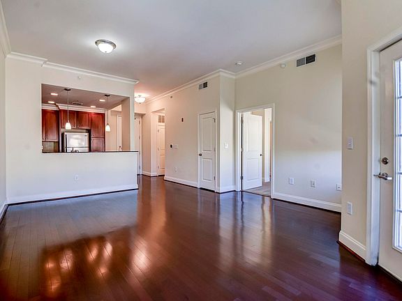 4th image of 601 Main St APT 421