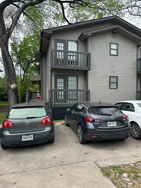 6 bed, 1818 sqft, $4,200 — Photo 2