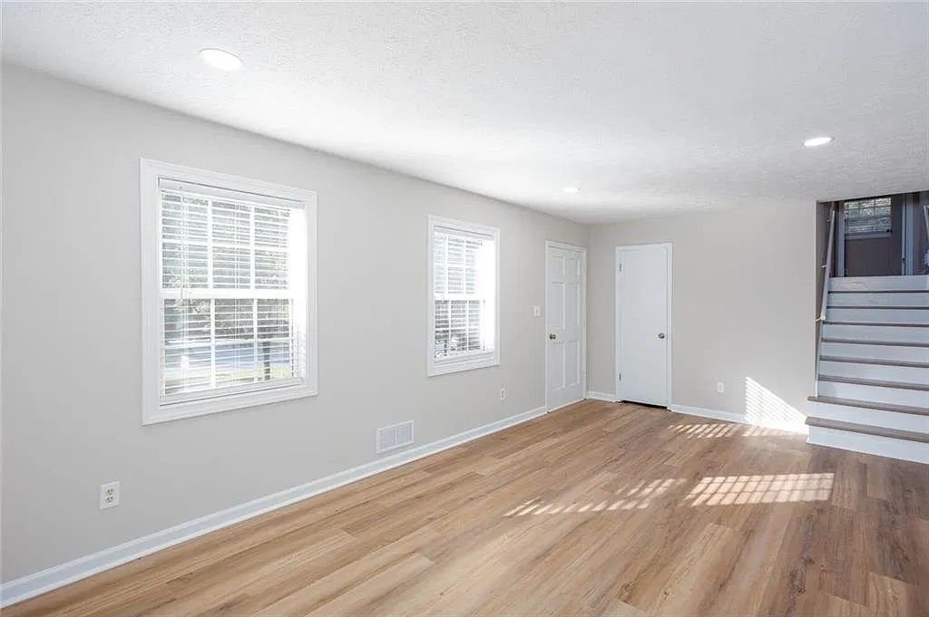 3 bed, 2.0 bath, 1824 sqft, $2,350 — Photo 4