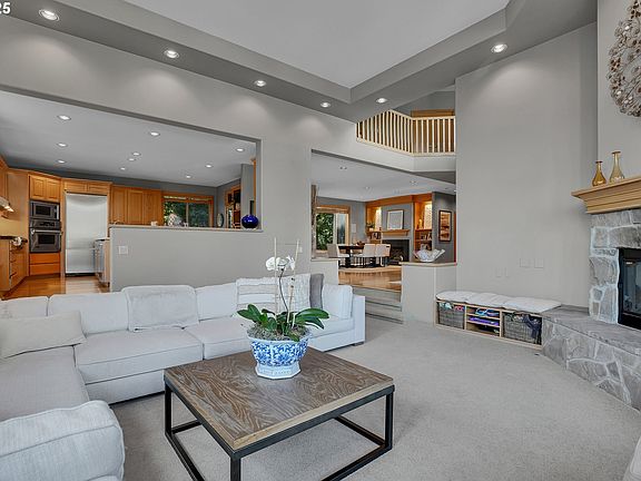 Living Room>