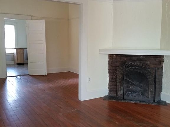 3rd image of 316 E 17th St