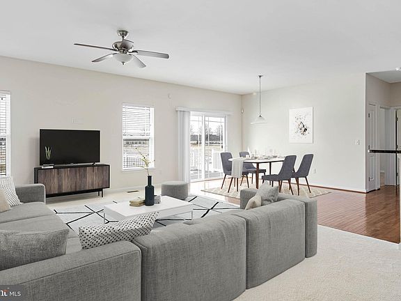 4th image of 18923 Riverwalk Dr