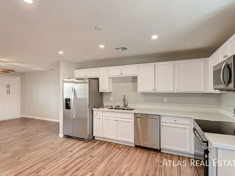3429 E Blanche Dr — Photo 5